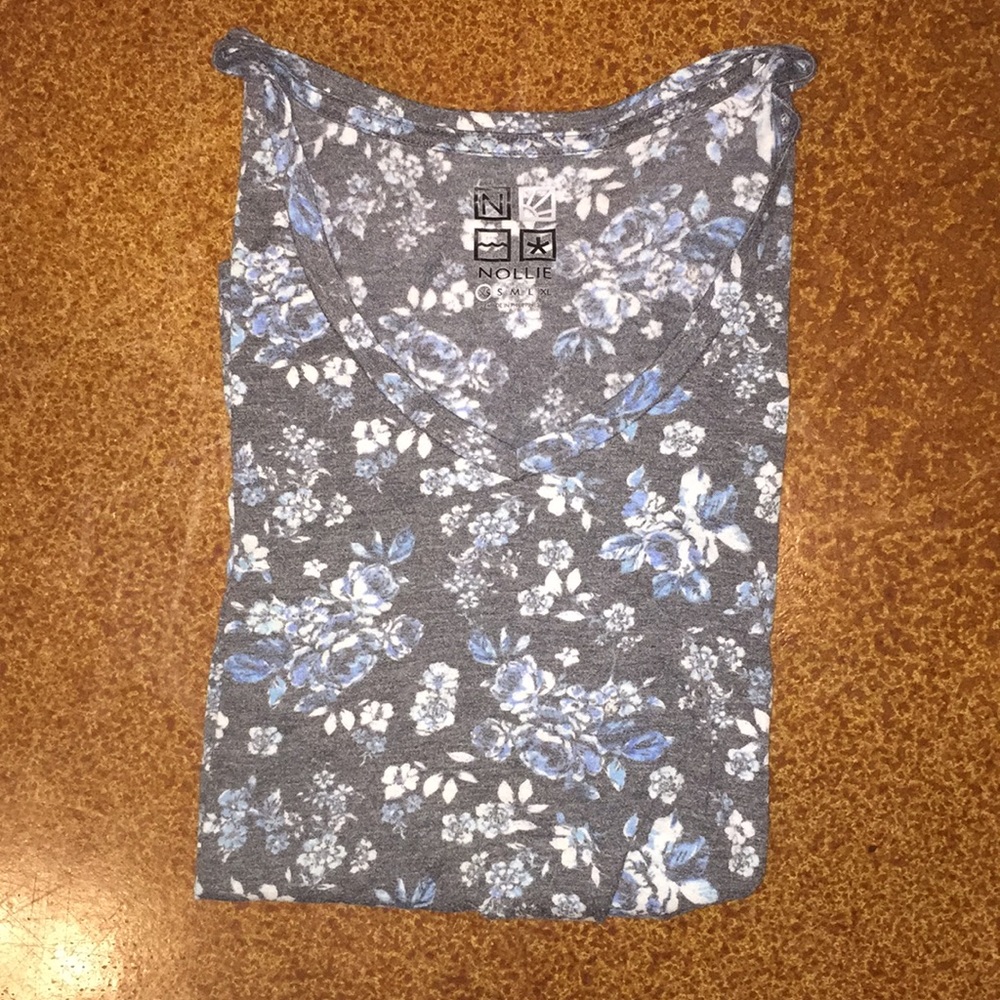 Nollie V-neck women’s fitted shirt!